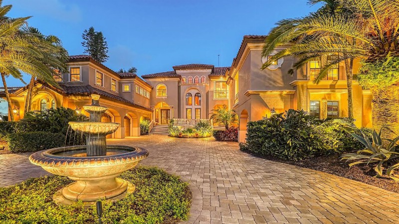 image 0 $11995000! Gorgeous Bayfront Estate With Perfect Outdoor Entertaining Area In Sarasota Florida