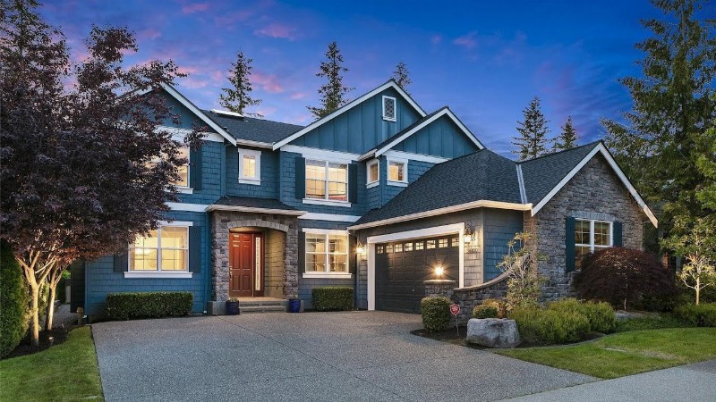 $1800000! Stunning Home In Snoqualmie Wa With Exquisite Craftsmanship And Spacious Living Areas