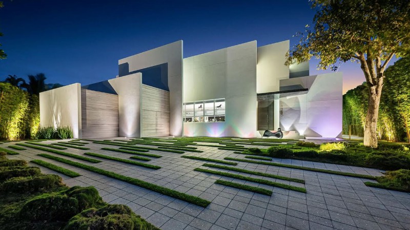 image 0 $18000000! The Finest Modern Architectural Home In All Of Naples On A Private Peninsula