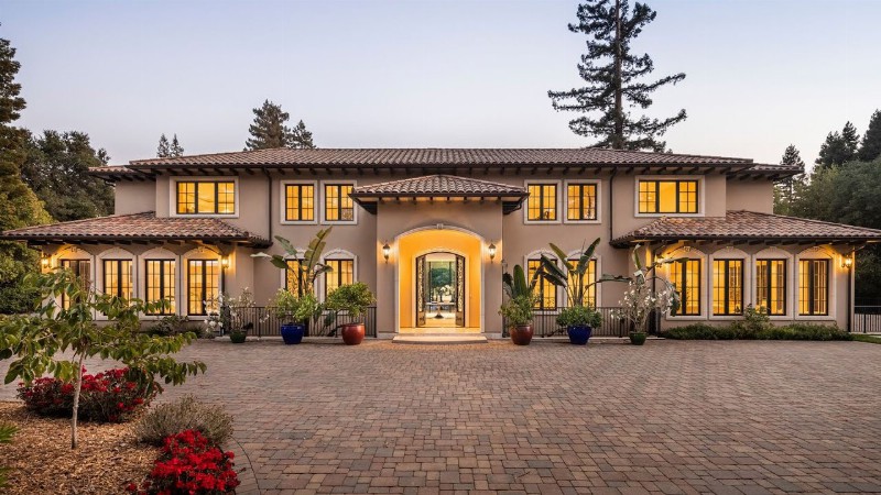 $18800000! A Grand Estate In Atherton With Multiple Resort Style Outdoor Entertaining Areas