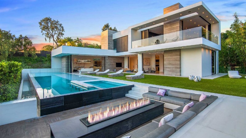 image 0 $25800000! An Ultra Sleek And Museum-quality Mansion In Beverly Hills With Gorgeous Backyard