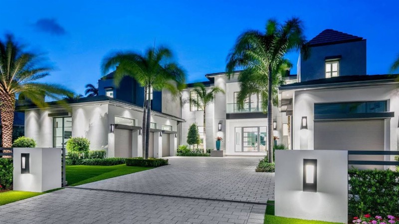 $26900000! World Class Estate In Boca Raton With Luxurious Finishes & Spacious Entertainment Area