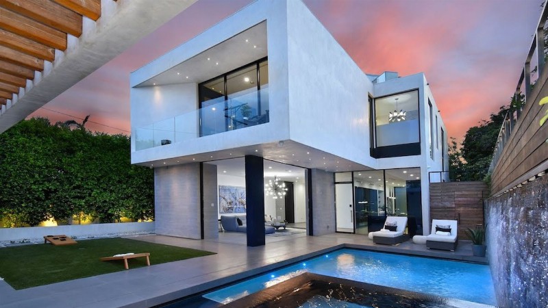 $3950000! A Modern Architectural Home In Prime Beverly Grove With The Very Highest End Finishes