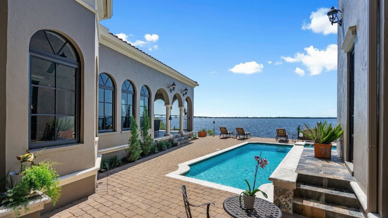 image 0 $5900000 Riverside Drive House Fort Myers Florida : 5 Beds + 6 Baths + 5093 Sf Living