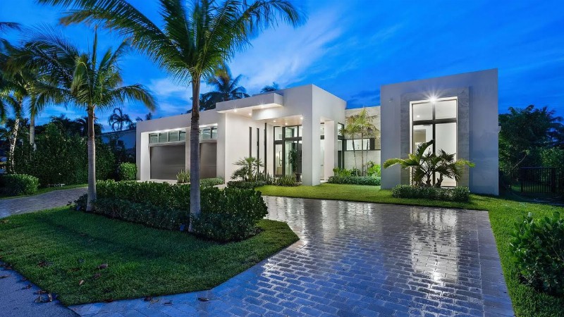 $5995000! An Architecturally Impressive Home With A Stunning Outdoor Area In Boca Raton Florida