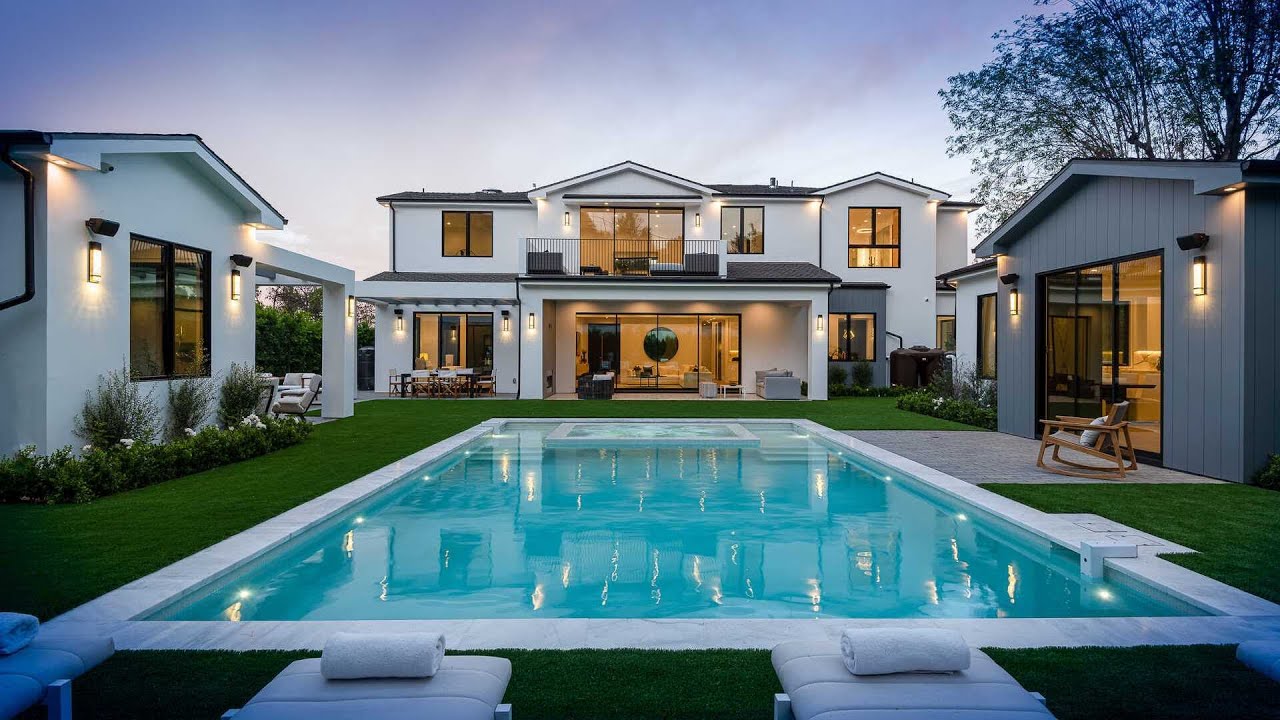 $7799900! Newly Modern Farmhouse In Encino Was Beautifully Landscaped