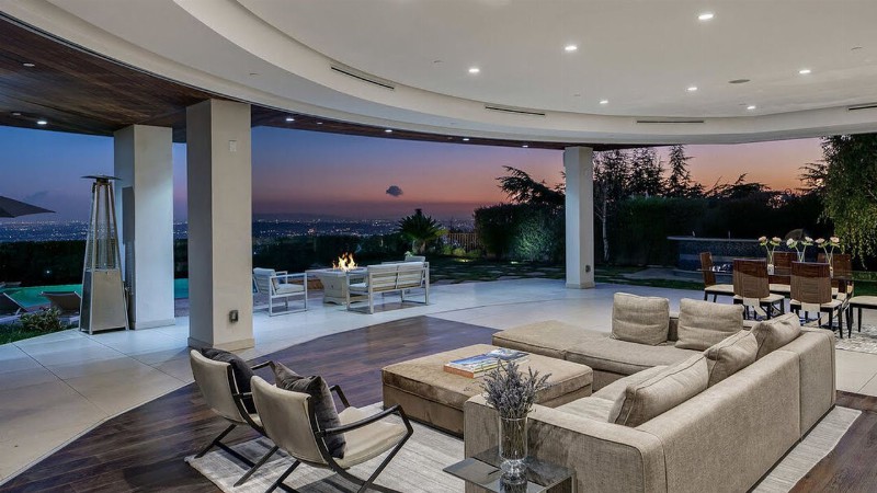 $7995000! Modern Architectural Home In Los Angeles Offers A Panoramic View Of The City
