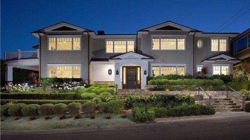 $8995000! Newly Upgraded Custom Residence Offers Panoramic Newport Harbor And Pacific Ocean Views