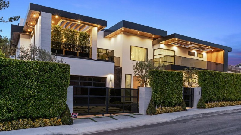 A $14995000 Remarkable Brentwood Masterpiece With Unmatched Views Of The Hills And Los Angeles