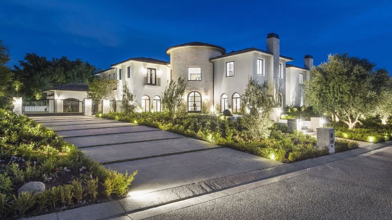 A $22m Timeless Masterpiece With 15000 Sf Perfectly Luxurious Living In Calabasas California