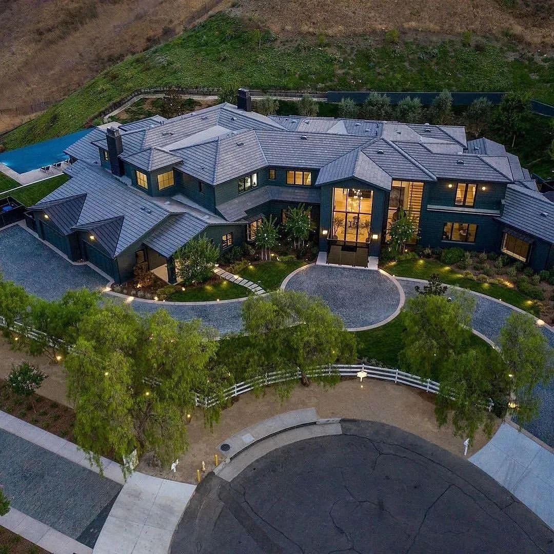 Estates & Interior - Would you live in this beautiful Hidden Hills Estate
