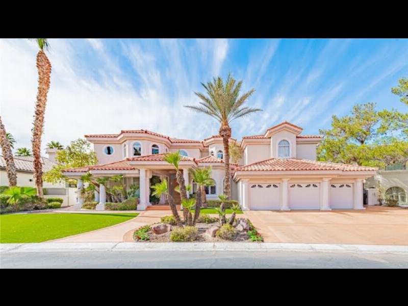 image 0 Home For Sale Las Vegas $1.78m 5300 Sqft 4bd 6ba Guard Gated Golf Community. Mountain Views