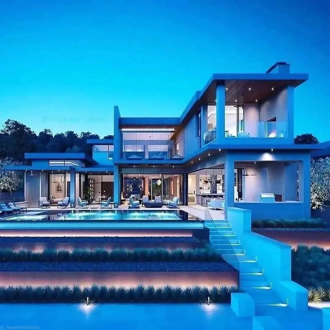 HOUSES • LUXURY • MANSIONS - Describe this property in one emoji