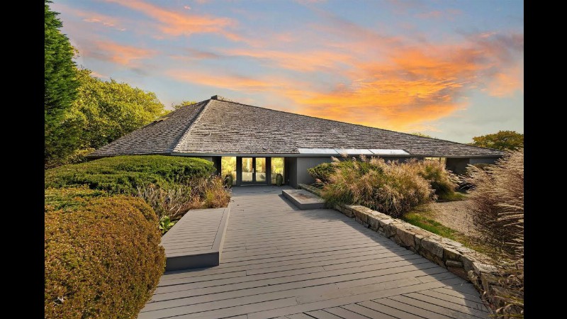 Iconic Norman Jaffe Home In East Hampton New York : Sotheby's International Realty