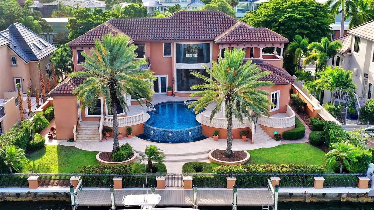 image 0 Inside A $6950000 Mesmerizing Waterfront Home On The Sarasota Islands Florida