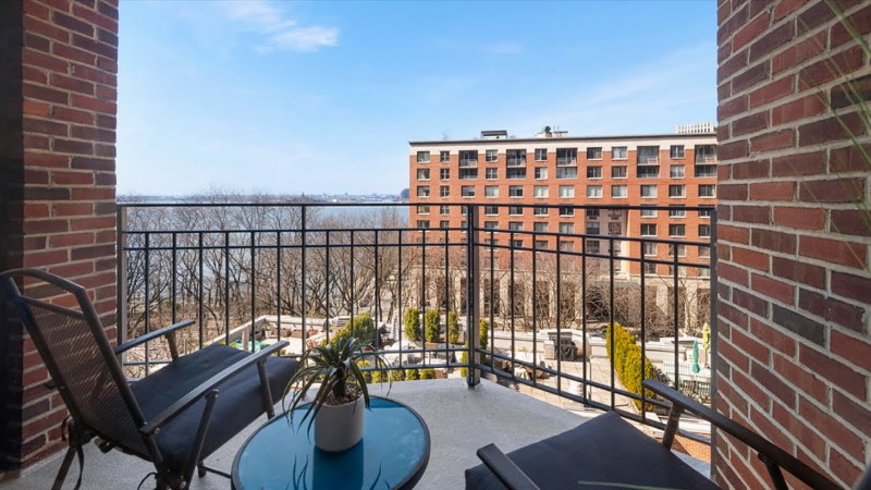 image 0 Inside A Nyc One-bedroom With A Balcony Facing The Hudson  : 2 South End Ave #7s : Serhant. Tours
