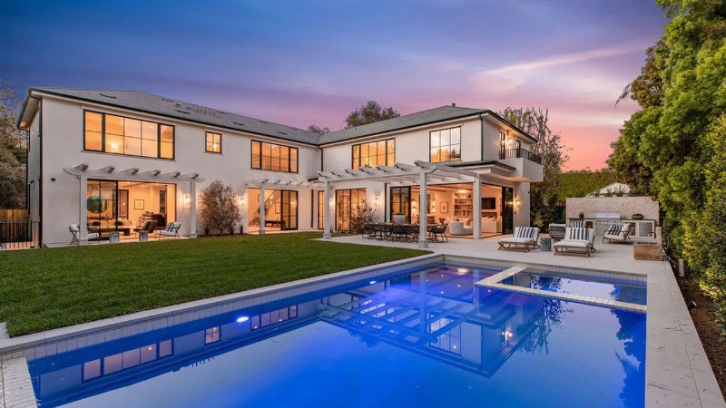 Just Listed $14995000! Pacific Palisades Mansion With Timeless Sophistication And Modern Materials