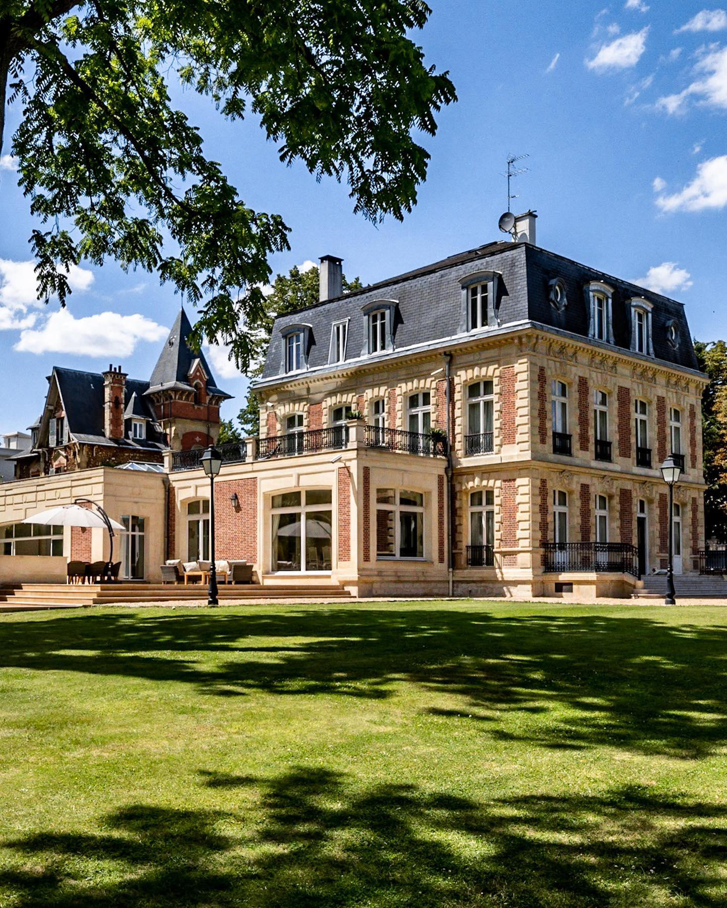 KRETZ FAMILY REAL ESTATE - Discover an authentic 19th century private mansion in Saint Cloud