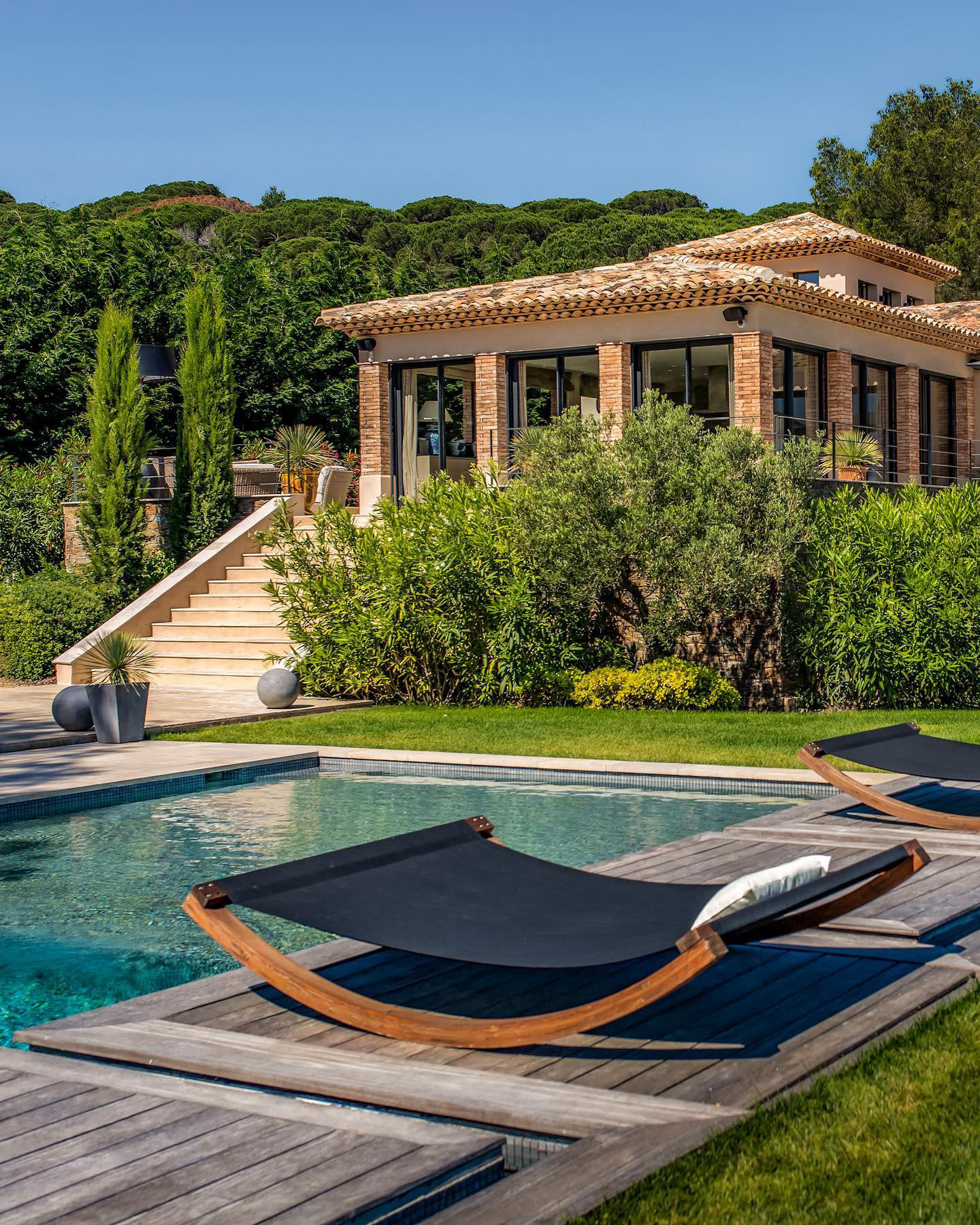 KRETZ FAMILY REAL ESTATE - Exceptional villa with a view of the Gulf of Saint-Tropez