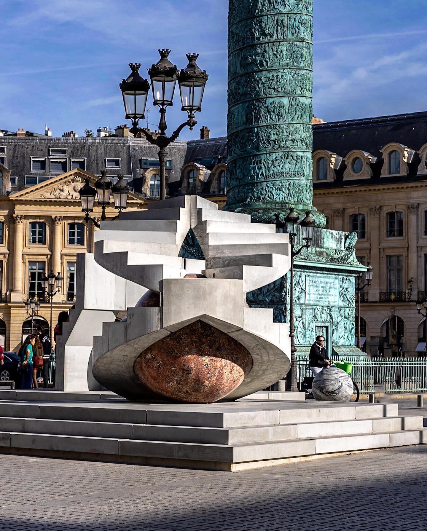KRETZ FAMILY REAL ESTATE - Paris is the center of the art market once more with the Paris+ Art Basel