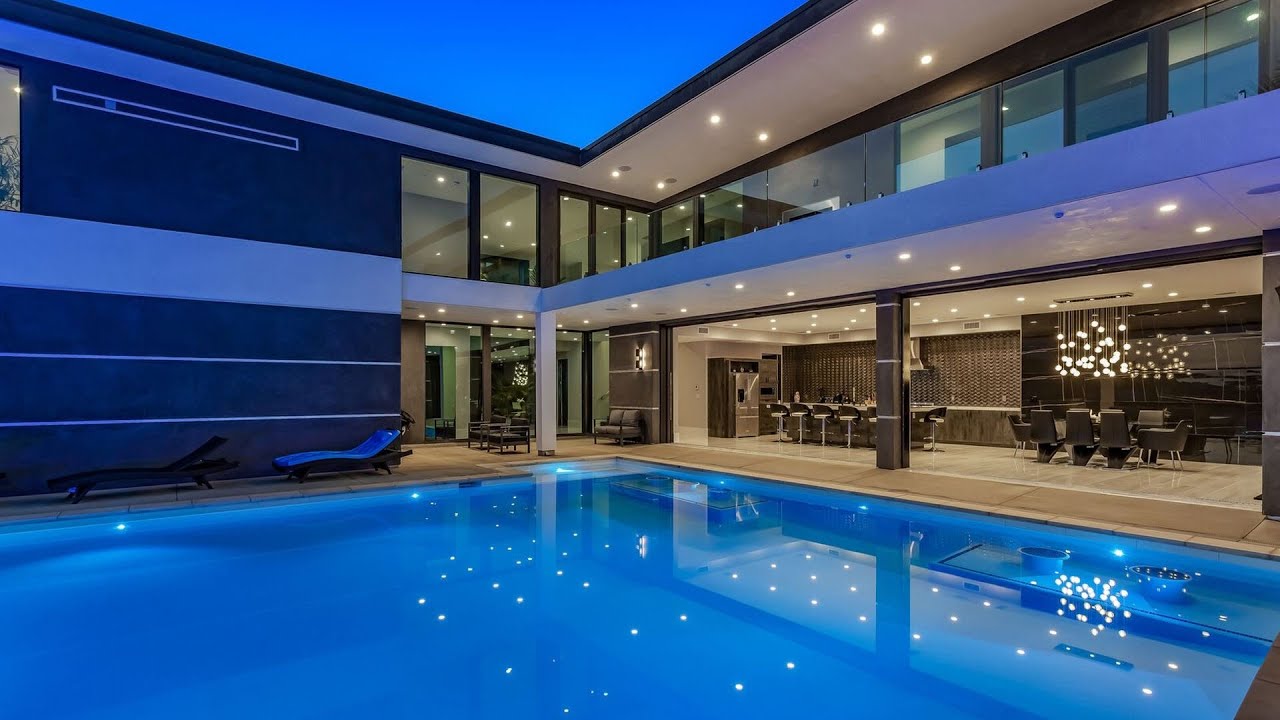 image 0 Listed At $8800000! Stunning Contemporary Waterfront Property In Carlsbad California