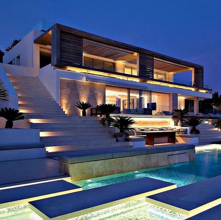 Luxurious Mordern Houses - Post of the day : 25/8/2022