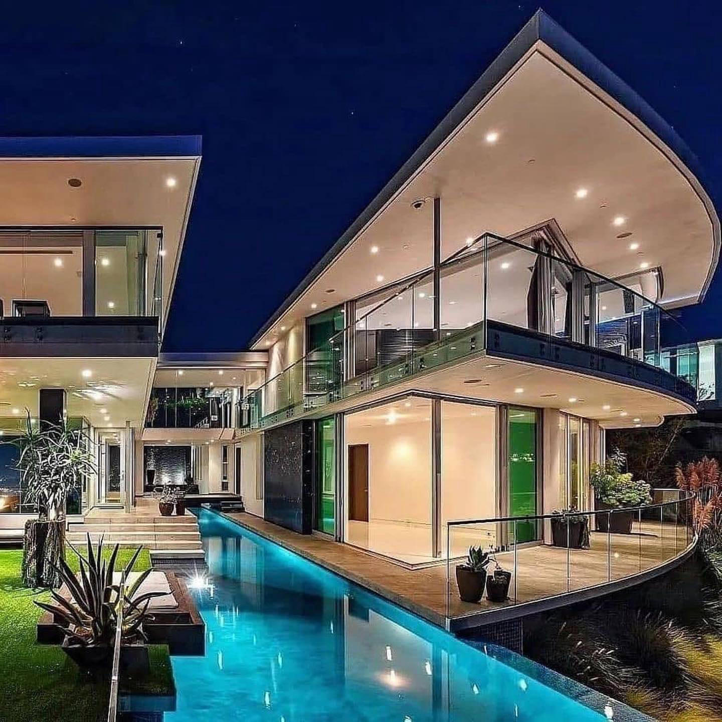 Luxurious Mordern Houses - ・・・Tag a friend and share your thoughts below