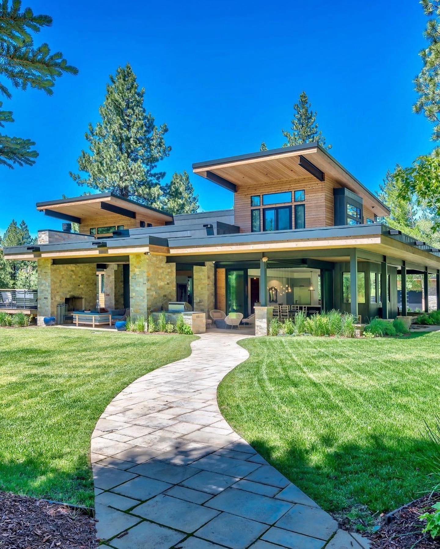 Millionaire Homes - A contemporary masterpiece, located on 5 acres of beautiful #Truckee, California