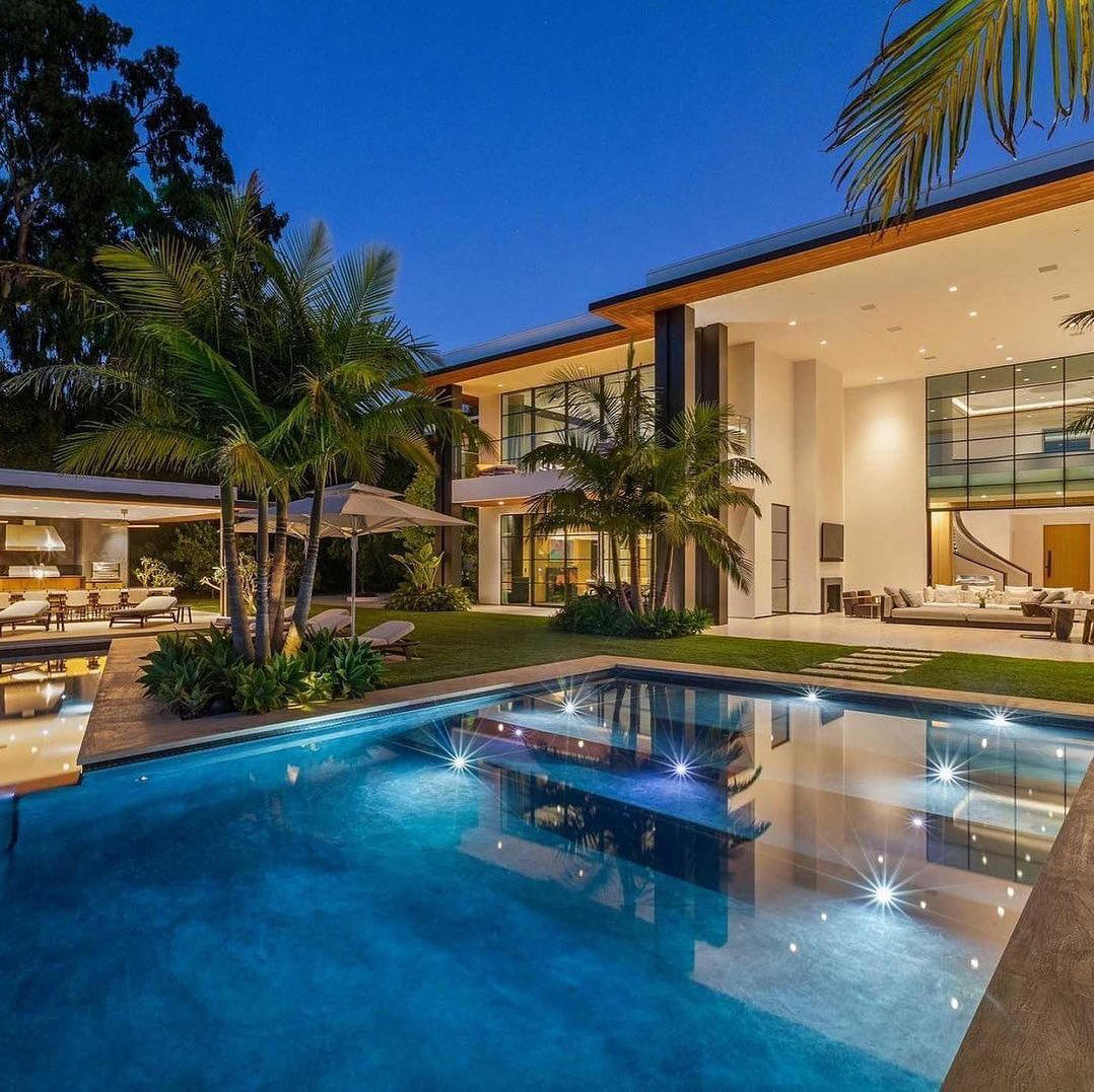 Millionaire Homes - An extraordinary contemporary estate unlike any other in Santa Monica, 1525 San
