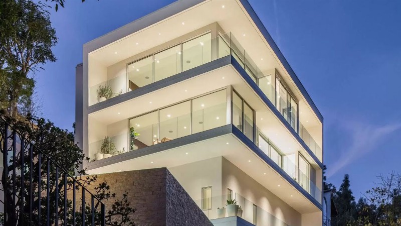 The Beverly Grove House - A True Masterpiece In Beverly Hills Offers Respite Within Nature