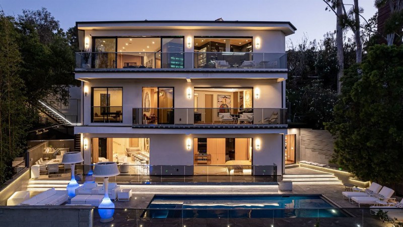 This $10750000 Chic Bel Air Home With Incredible Views Surrounded By $100 Million Properties