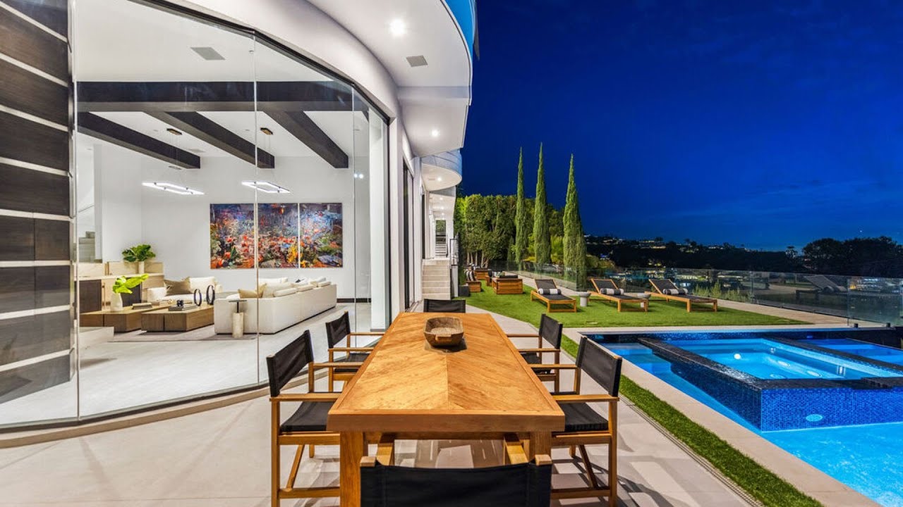 image 0 This $14500000 Newly Renovated Home In Beverly Hills Offers Stunning Panoramic Views