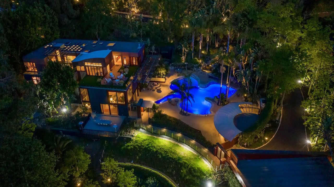 image 0 This $16,900,000 Architectural Home in Beverly Hills is An Oasis in the City