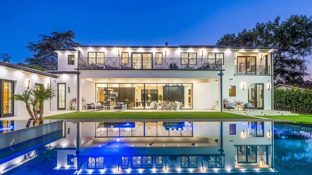 image 0 This $4988000 Los Angeles Modern Masterpiece Has An Ultimate Entertainers Backyard