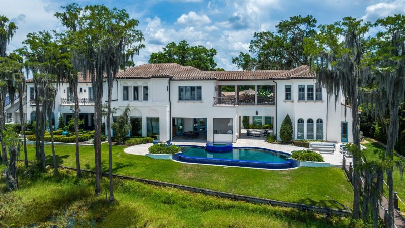 This $6670000 Elegant Home In Orlando Has A Resort Style Backyard And A Stone Driveway
