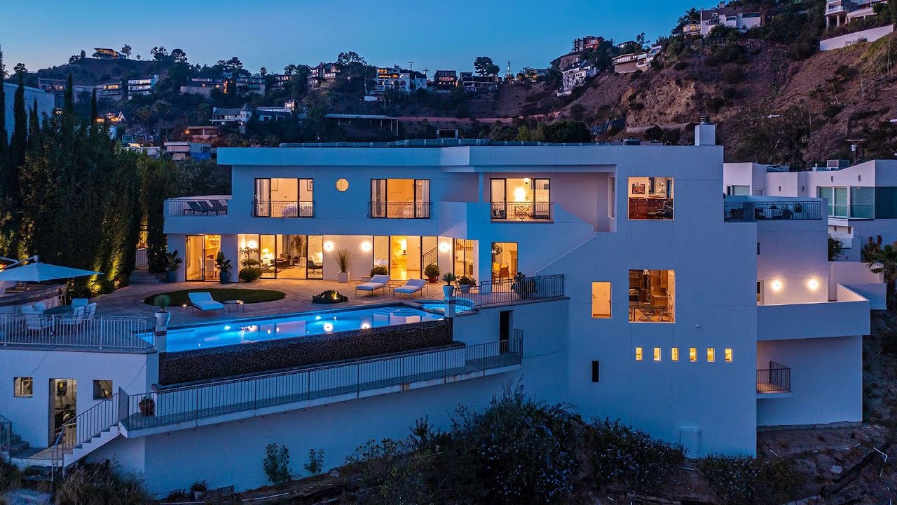 image 0 This $6950000 Modern Home In Los Angeles Features Unobstructed Jetliner Views