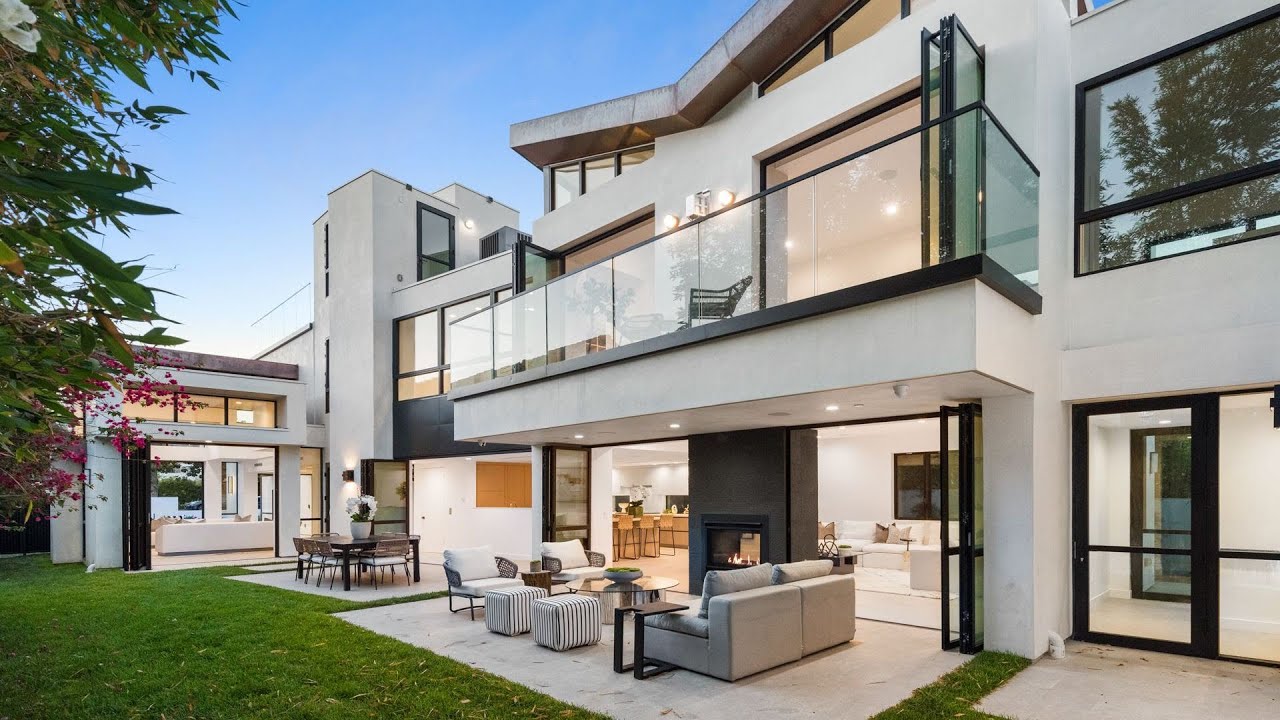 image 0 This $7500000 Magnificent Contemporary Home In Santa Monica Perfect For Entertaining