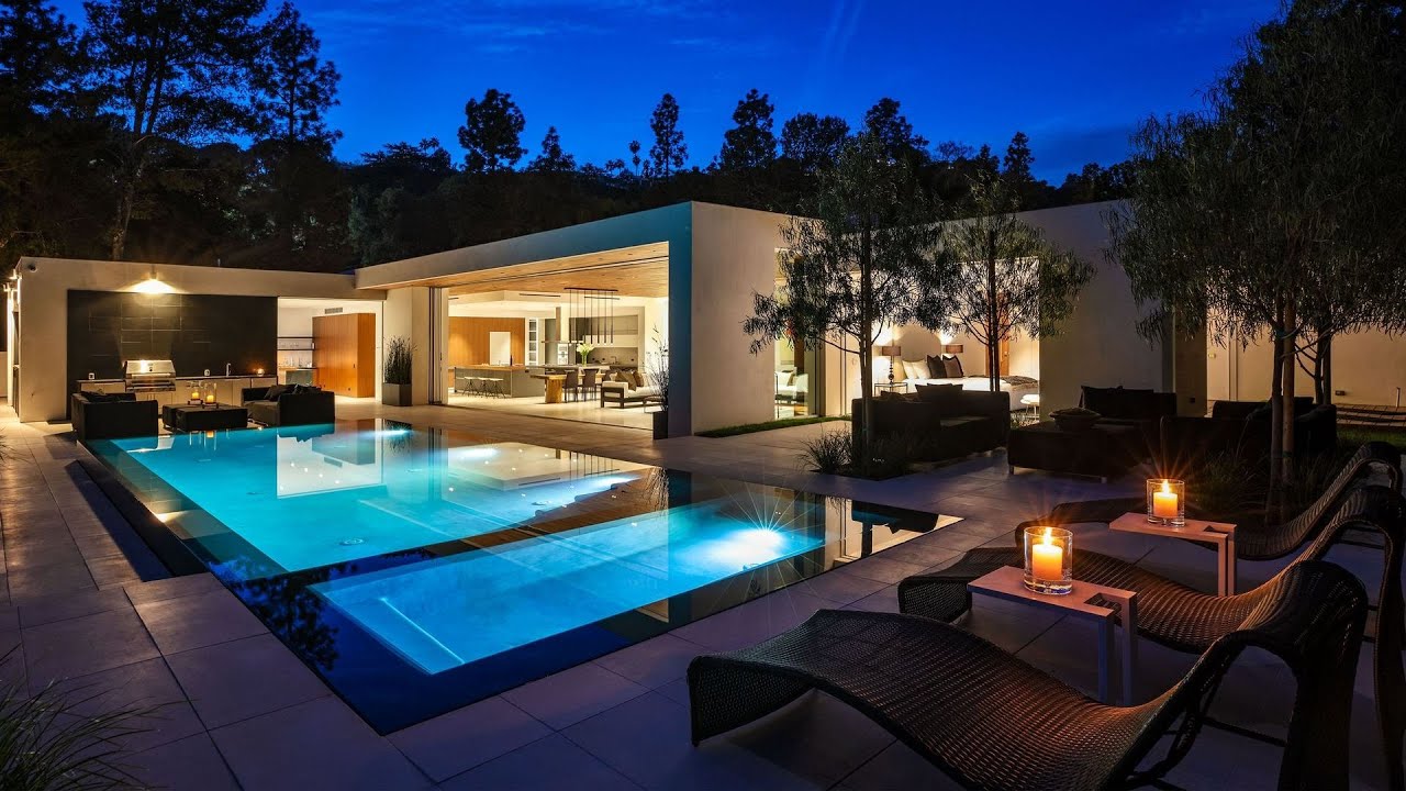 image 0 This Gorgeous Single Story Modern Home In Beverly Hills Is A Masterpiece Of Light And Design