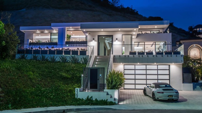 image 0 This Modern Architectural Home In Los Angeles Features The Quintessential Southern California Life