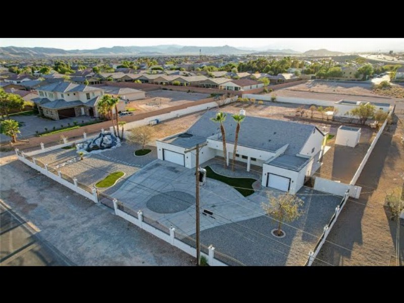 Two Homes On Over Acre Lot Remolded Ranch Style Las Vegas $1.7m No Hoa's 4211 Sqft 4bd 4ba 3cr